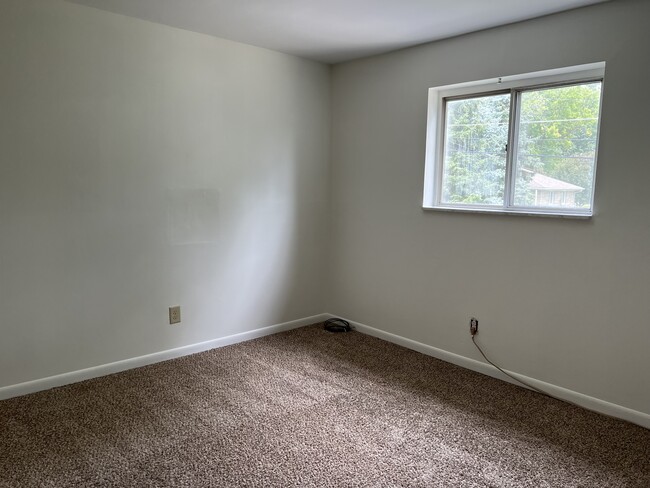 Upstairs Bedroom - 3713 S Maple Ln