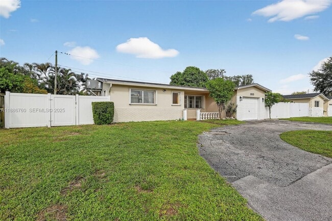 Foto del edificio - 1820 N 56th Ave