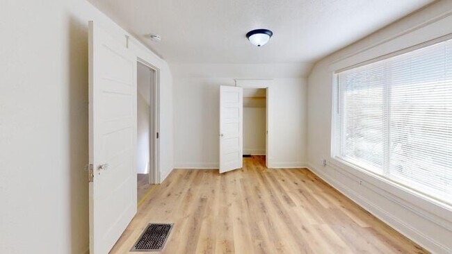 Foto del edificio - 106 4th St NE