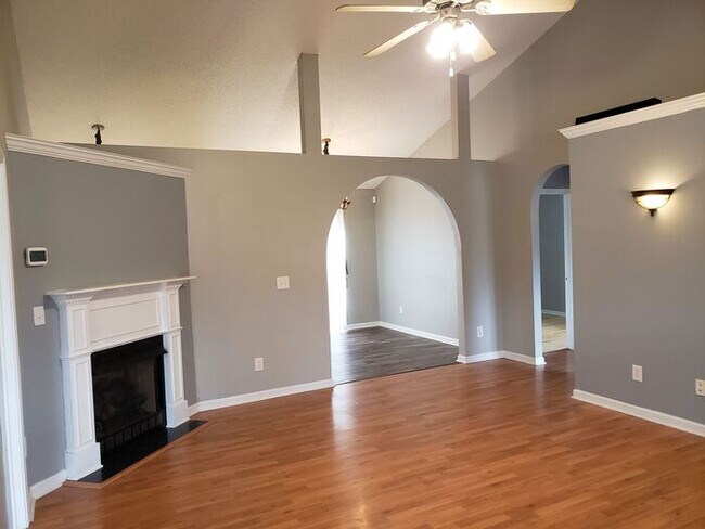 Building Photo - Charming Three Bedroom, Two Bath Ranch Home