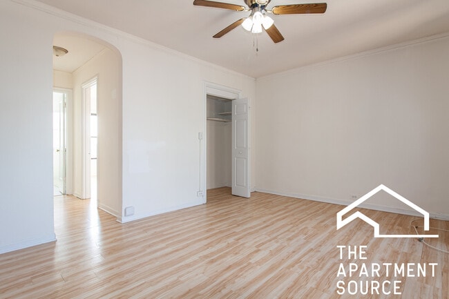 Building Photo - 515 W Briar Pl