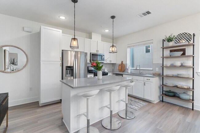 Foto del edificio - 2827 Manor Rd