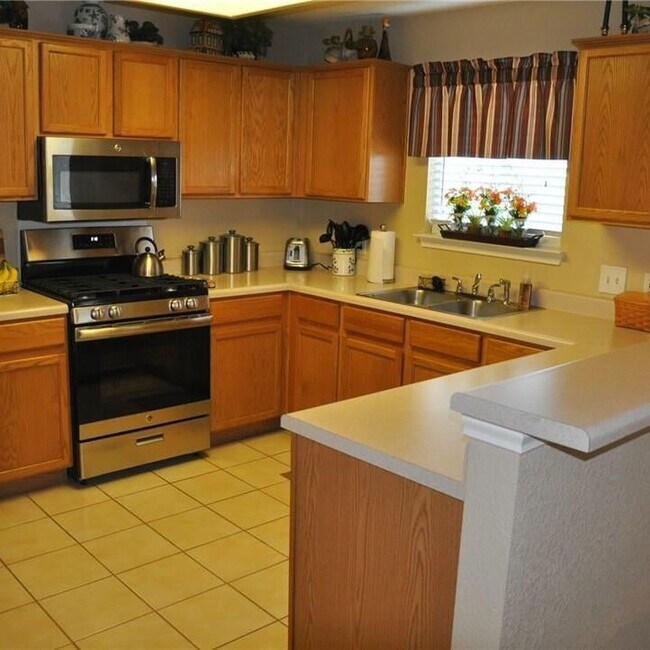 kitchen - 1607 Jennifer Ct