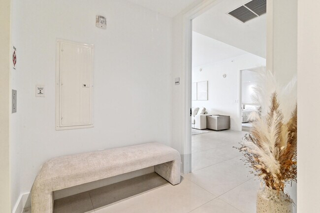 Building Photo - 10203 Collins Ave
