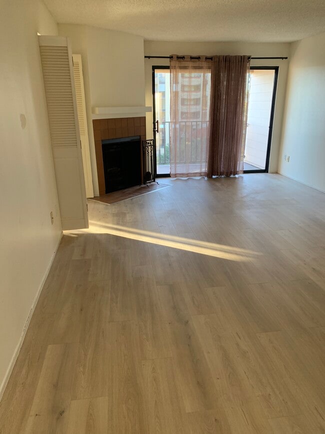Building Photo - 738 Via Casitas