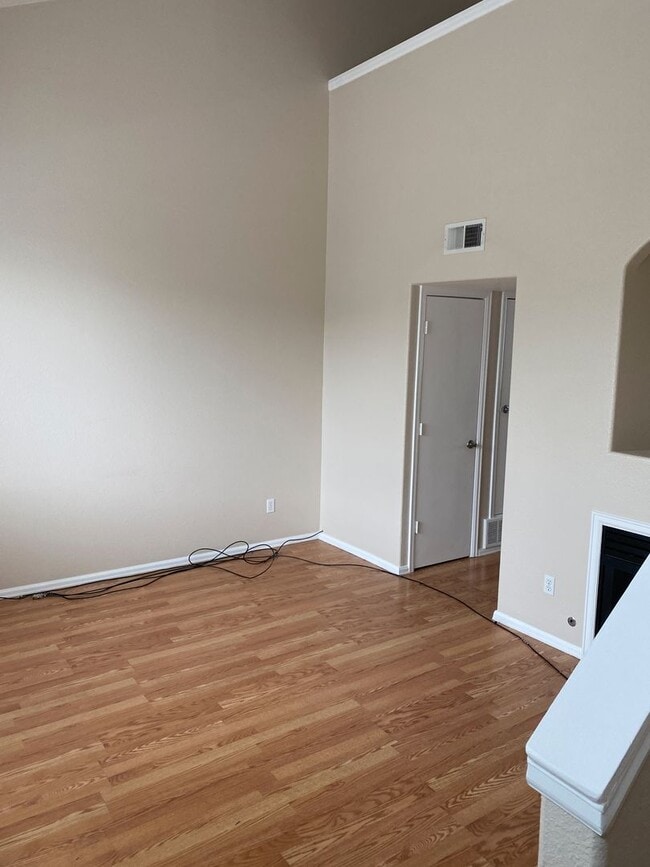 Building Photo - Near Buckley AFB - 2 Bedroom 2 bath + Larg...