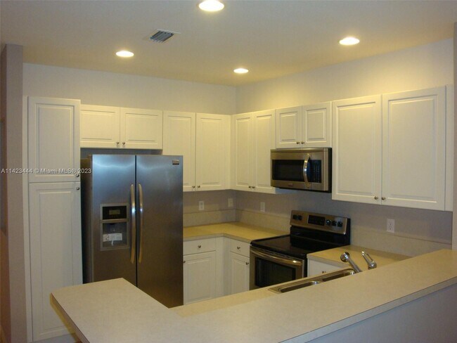 Building Photo - 3013 NW 30th Ave