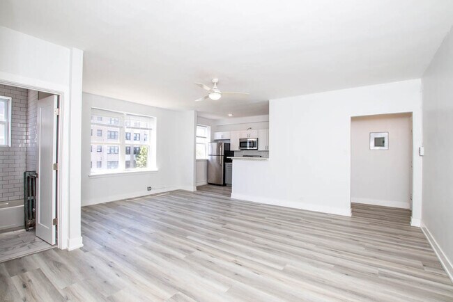 Foto del edificio - 5920 N Ridge Ave