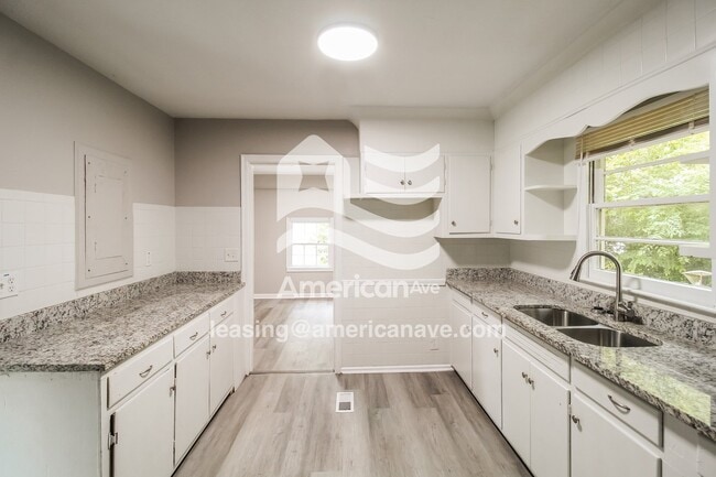 Building Photo - 1061 55th St