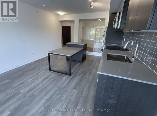 Photo du bâtiment - 1461 Lawrence Ave W
