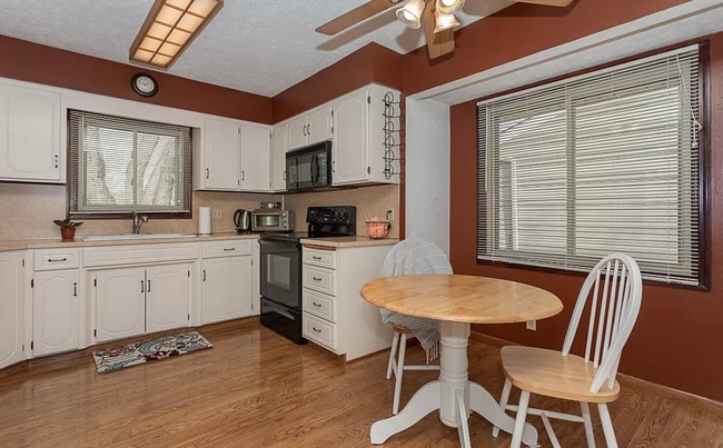 Building Photo - Spacious 4 Bedroom in Millard!!