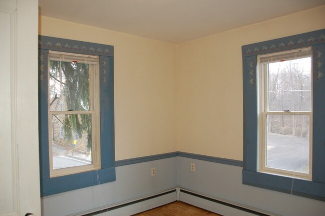 Building Photo - 7 Millbrook Rd
