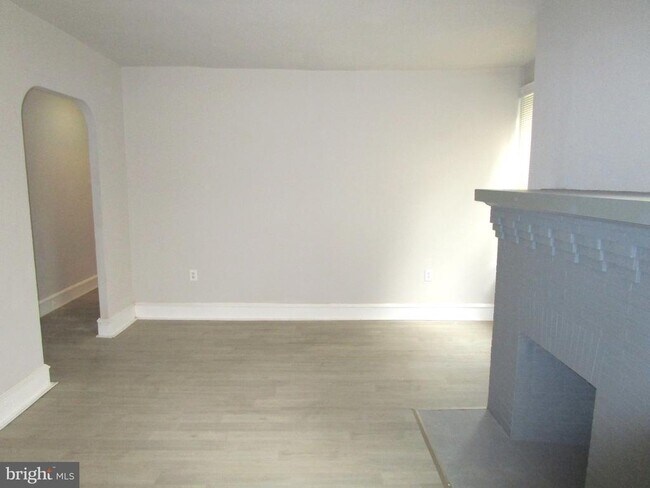 Foto del edificio - 6149 W Columbia Ave