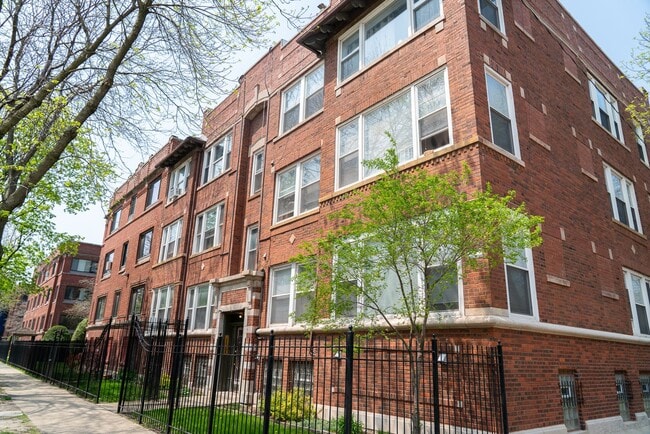 Uptown - English Garden, 1 Bed / 1 Bath - Central Heat & AC - Uptown - English Garden, 1 Bed / 1 Bath - Central Heat & AC Apartment
