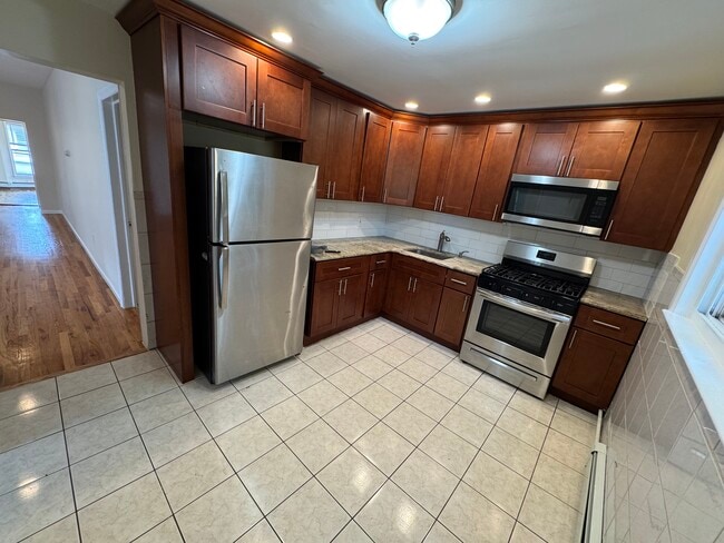 Building Photo - 37 Gautier Ave