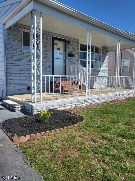 Primary Photo - 322 Kings Ct
