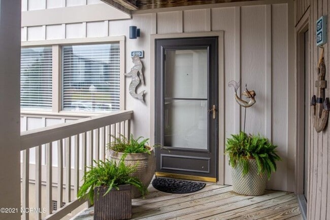 Building Photo - 6119 Harbourside Dr