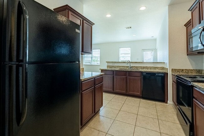 Building Photo - Beautiful 3 bedroom, 2 bathroom home in Manor!!!