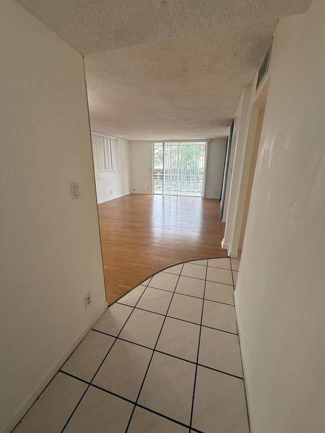 Building Photo - 404 NW 68th Ave