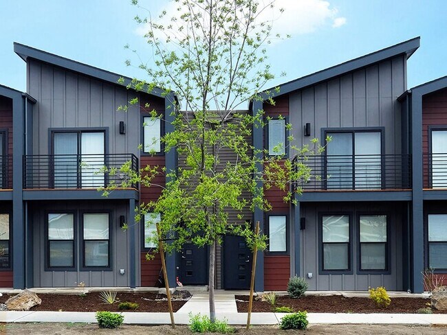 Building Photo - 2695 NW Cedar Ave