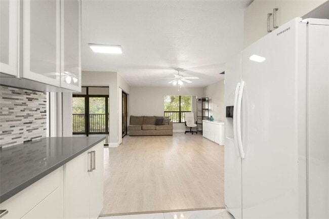 Building Photo - 3167 Cocoplum Cir