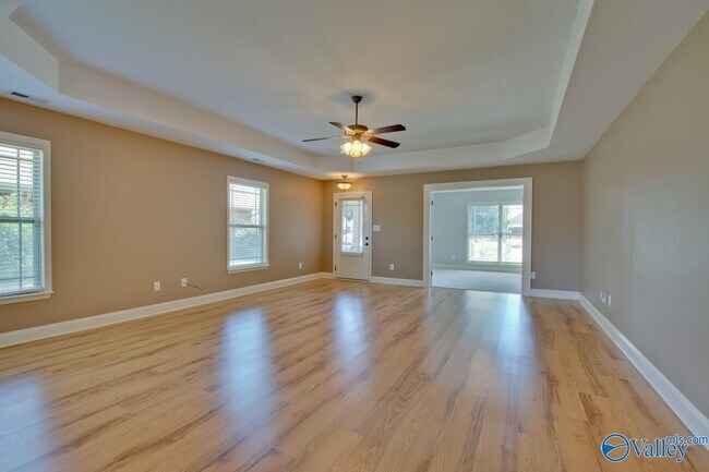 Building Photo - 5010 Montauk Trail SE