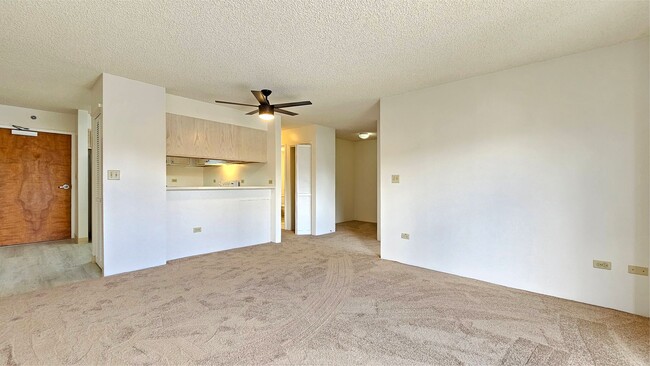 Foto del edificio - 802 Punahou, newly painted with new carpet...