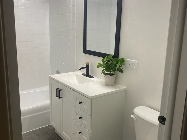 Foto del edificio - 303 E Valley Ln