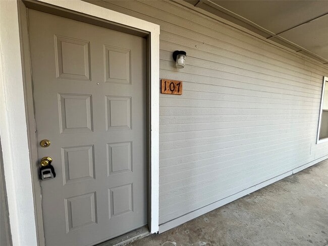 Photo - 2526 W Prairie St Apartment