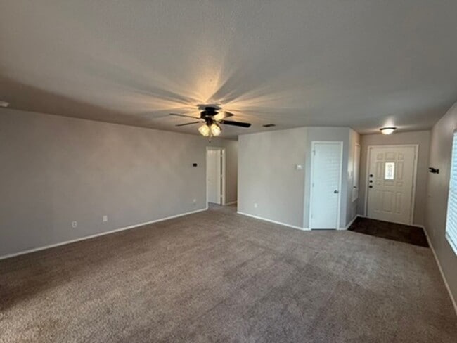 Building Photo - Cozy and conveniently located home ready for immediate move-in