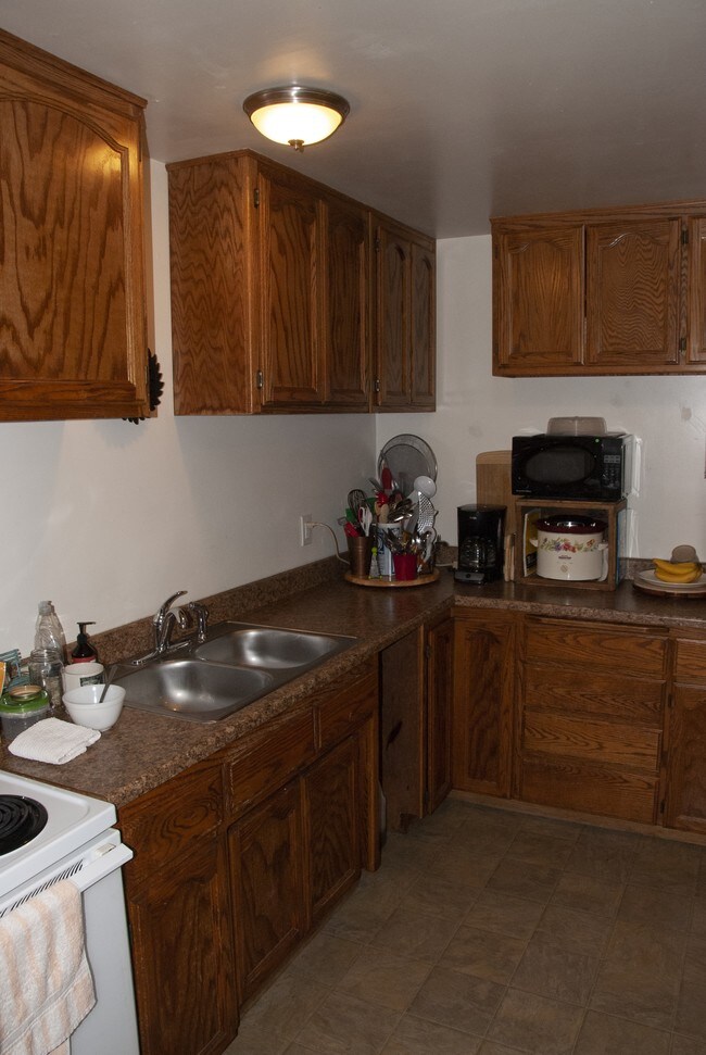 Interior Photo - 501-503 Pomona Ave
