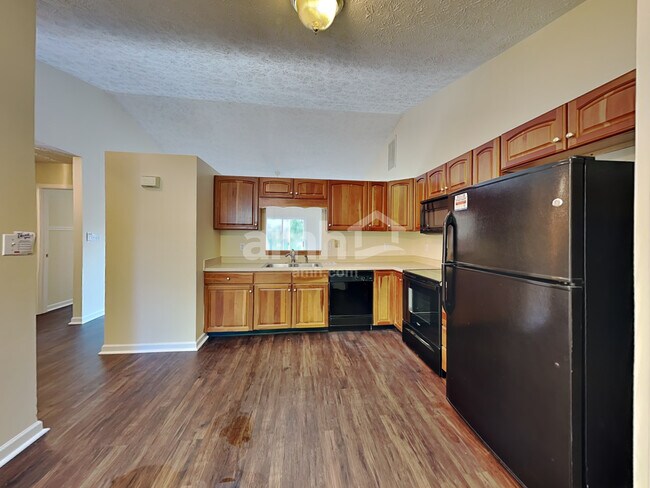 Foto del edificio - 13227 Summerwood Ln