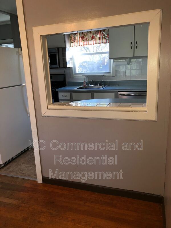 Foto del edificio - 635 NE Crestview Ln