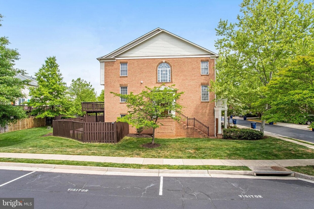 141 Herndon Mill Cir, Herndon, VA 20170 Townhome Rentals in Herndon
