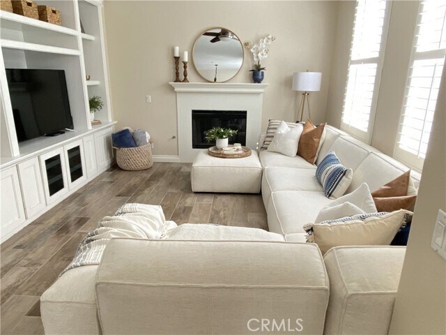 Building Photo - 49 Strawflower St