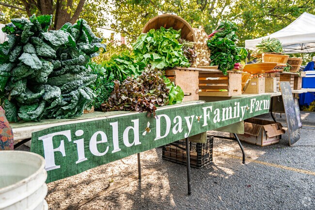 Bardstown Road Farmers Market operates year-round near Deer Park.