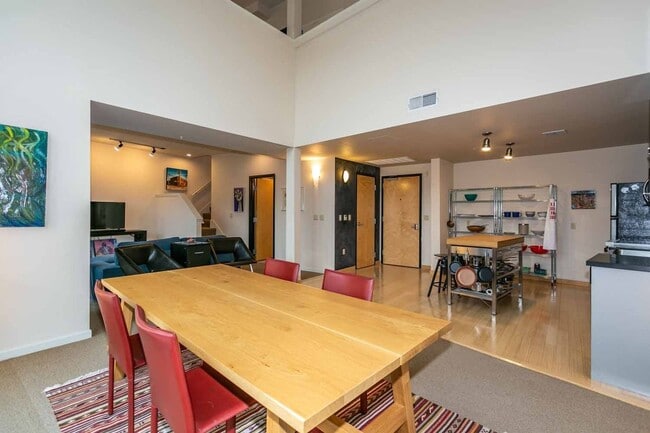 Building Photo - Gorgeous loft-style 2 floor condo with secured parking, A/C and rent includes most utilities!