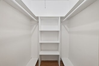 Building Photo - 7714 Renwick Dr