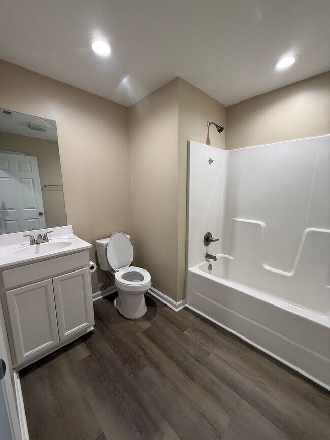 Foto del edificio - Nice 2 Bedroom, 2 bath duplex