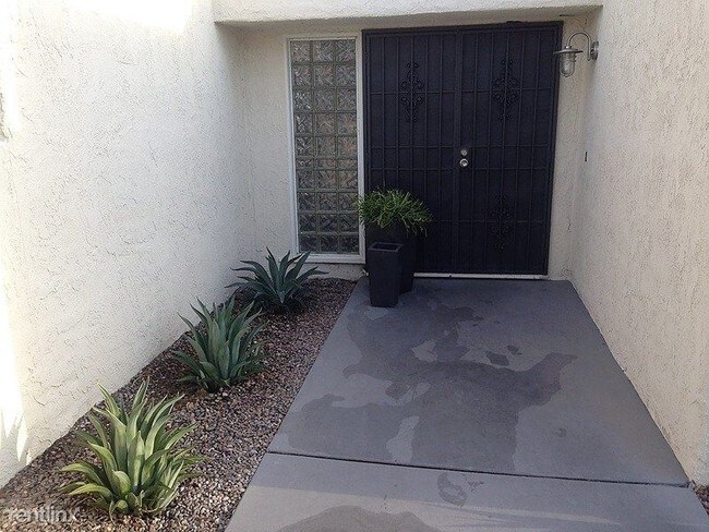 Building Photo - 2 br, 2 bath Condo - 4953 Paradise Plaza