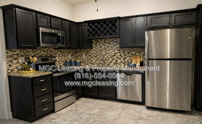 Foto del edificio - Eagle Creek Townhomes - Rare Interior townhome with basement - ask about our special!
