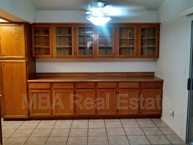 Foto del edificio - 2211 E Forge Ave