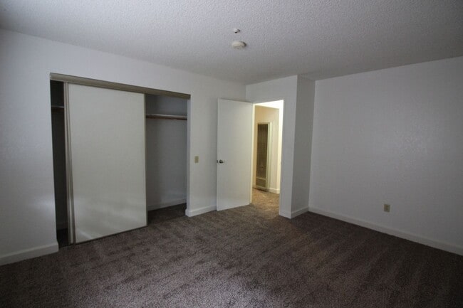 Building Photo - 1 Bedroom for Rent