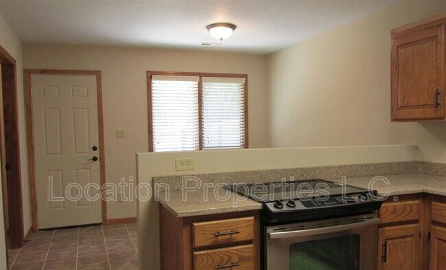 Building Photo - 4912 Jefferson Way