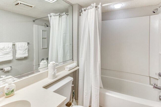 Building Photo - 9550 Shore Dr