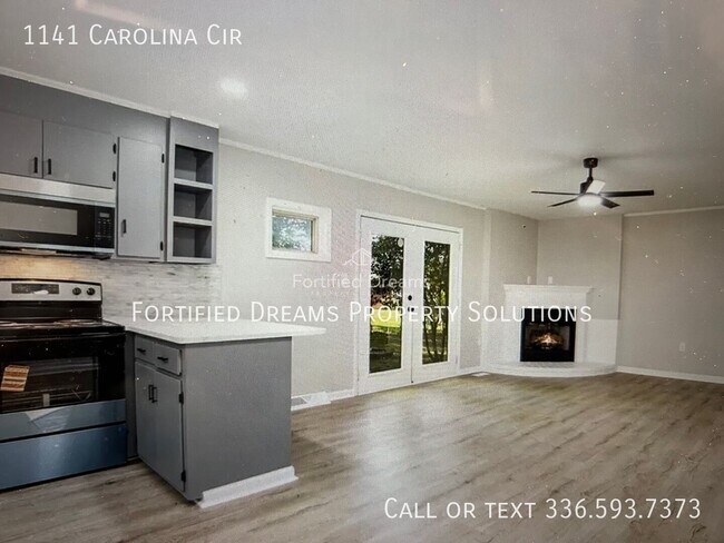Building Photo - 1141 Carolina Cir