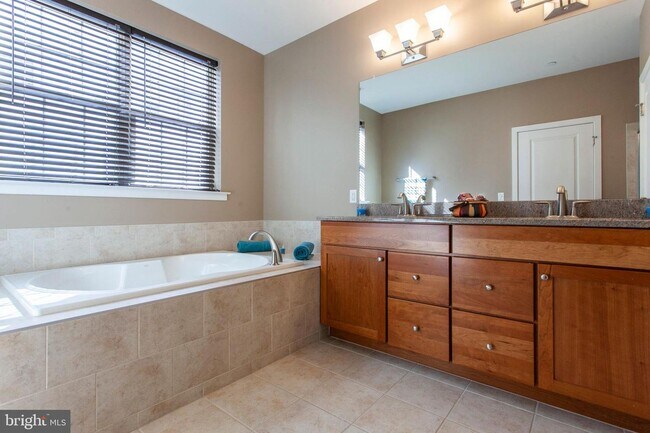 Building Photo - 205 Brinley Ct