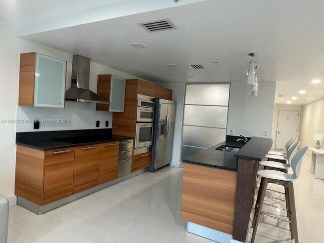 Foto del edificio - 2950 NE 188th St