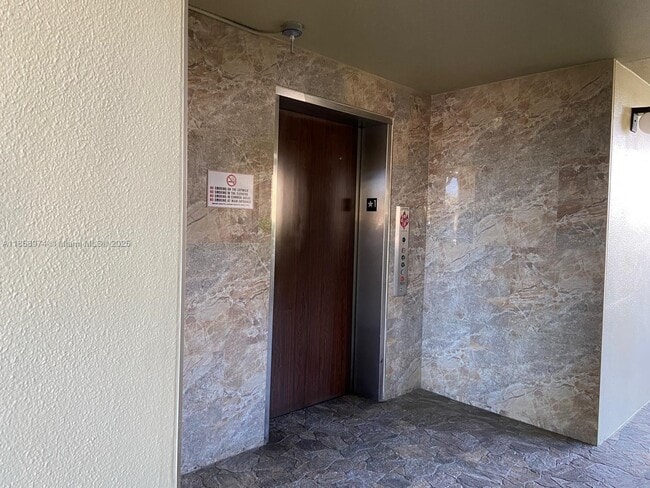 Building Photo - 13000 SW 15th Ct