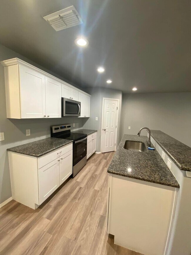 Foto del edificio - Lincoln 16 - 1304 N Colton Avenue